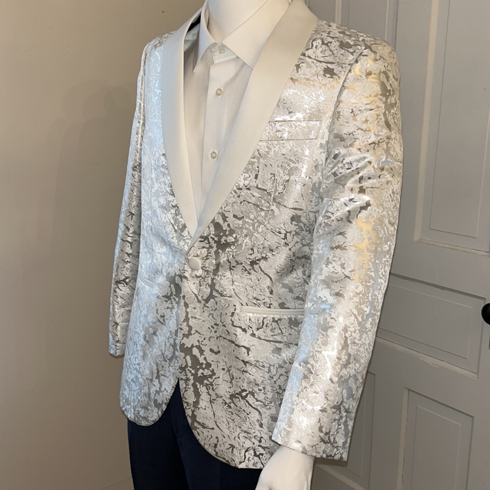 Super fun men’s suit, jacket in silver camo lame. 48R